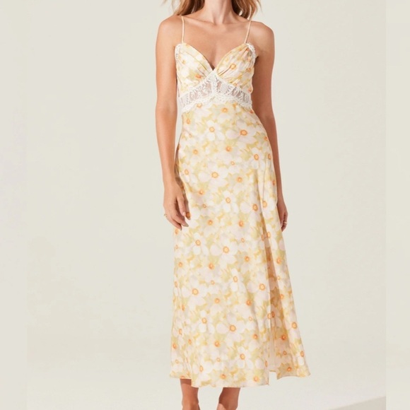 Astr Dresses & Skirts - ASTR The Label Ivanna Floral Lace Maxi Dress Size L